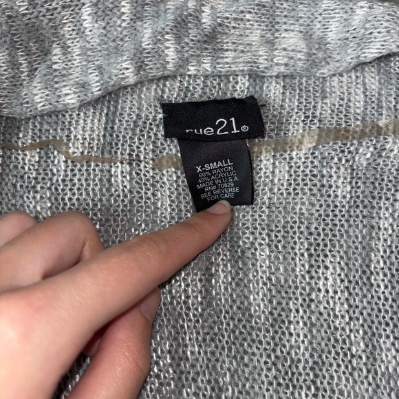 Cardigan - Picture 2 of 4